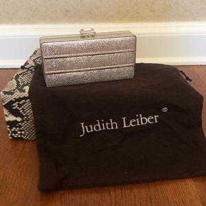 JUDITH LEIBER | Silver Crystal-Embellished Clutch